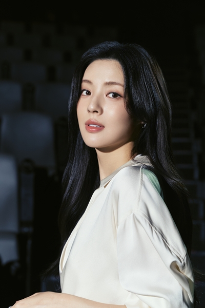 배우 이선빈이 영화 ‘수능, 출제의 비밀’로 관객 앞에 선다. / 바이포엠스튜디오
