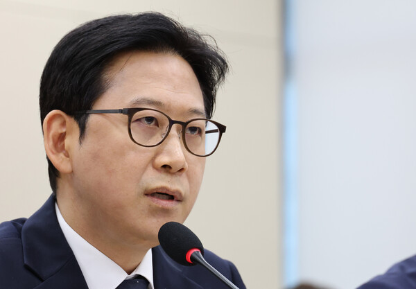 배경훈 부총리 겸 과학기술정보통신부 장관이 6일 국회에서 열린 과학기술정보방송통신위원회 국정감사에서 의원 질의에 답하고 있다. /연합뉴스