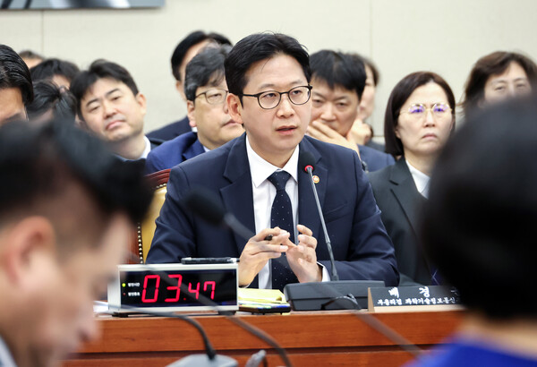 배경훈 부총리 겸 과학기술정보통신부 장관이 23일 국회에서 열린 과학기술정보방송통신위원회 종합감사에 참석했다. /연합뉴스