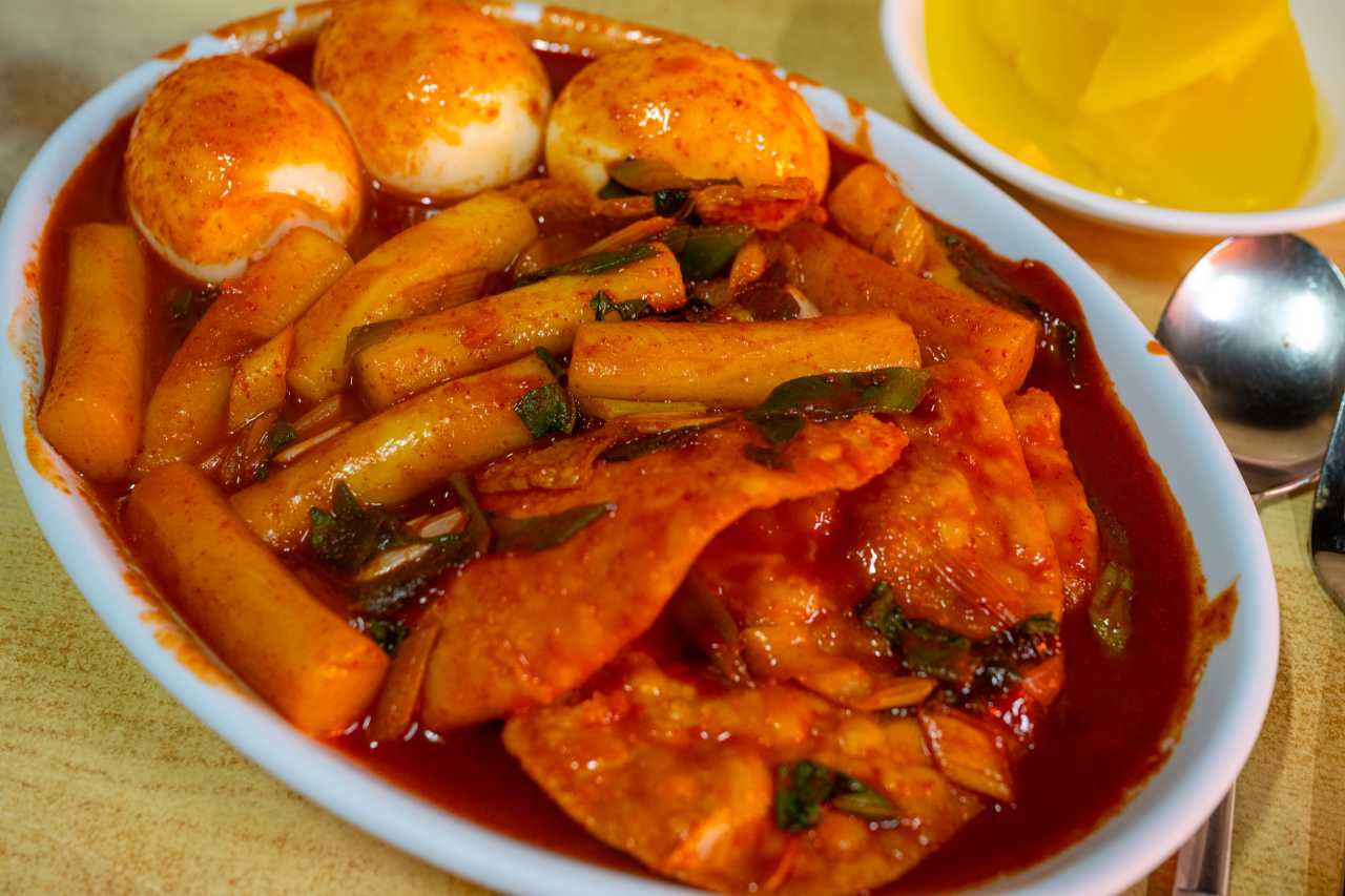 옛 떡볶이가 생각나는 잉꼬네떡볶이 / 사진=서울관광재단