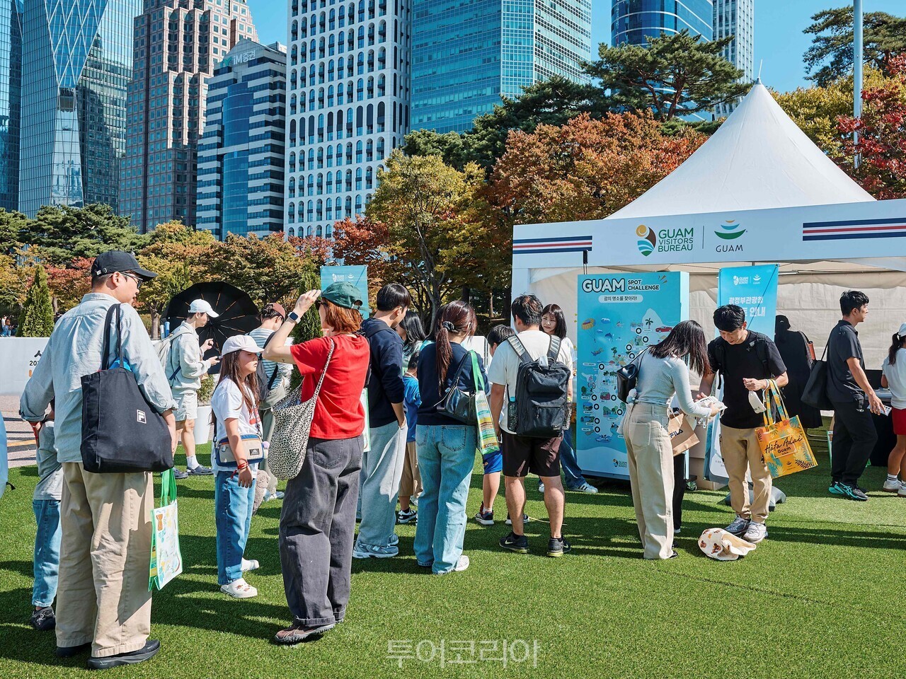 괌정부관광청은 지난 10월 10일부터 11일까지 서울 여의도공원 문화의마당에서 열린 휠라의 ‘2026 화이트오픈서울’에 지난해에 이어 공식 후원사로 참여했다 /사진-괌정부관광청