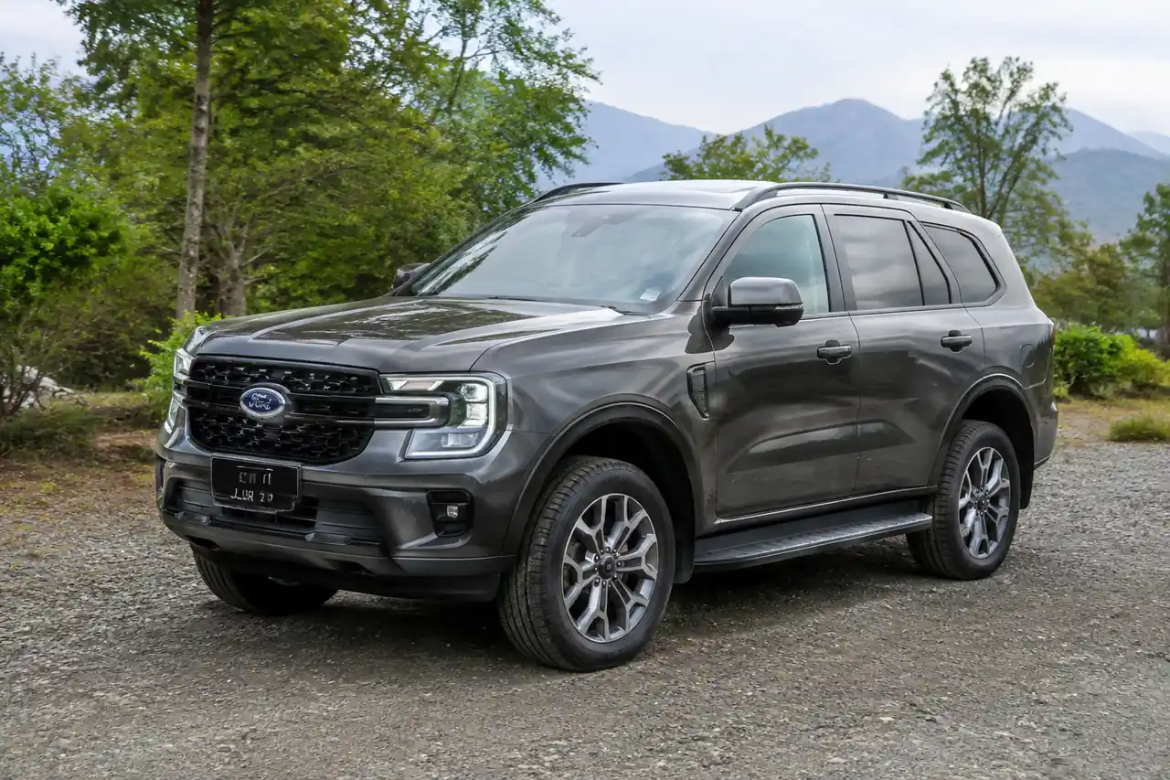 수동 재생 중인 디젤 SUV / AI 생성 이미지
