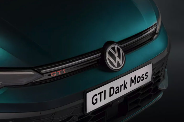 골프 GTI 다크 모스 리미티드 에디션 100대 한정 출시