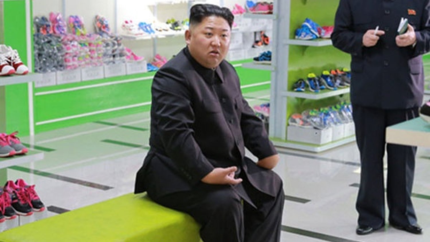 체중 140㎏대 김정은 사망설 확산, 국정원이 포착한 구축함 시찰 당시 모습