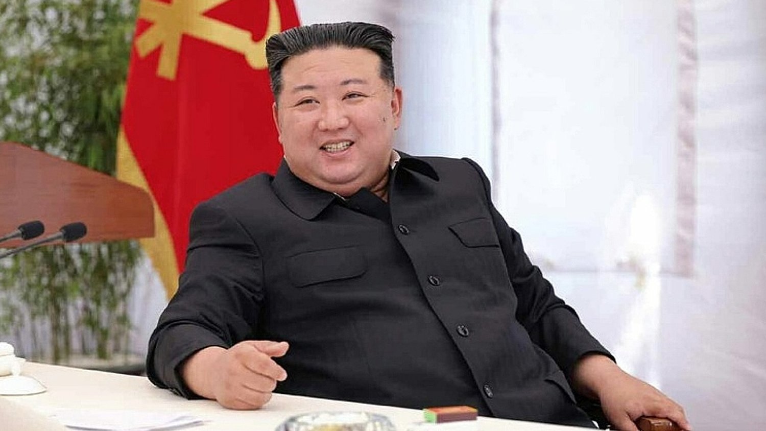 체중 140㎏대 김정은 사망설 확산, 국정원이 포착한 구축함 시찰 당시 모습
