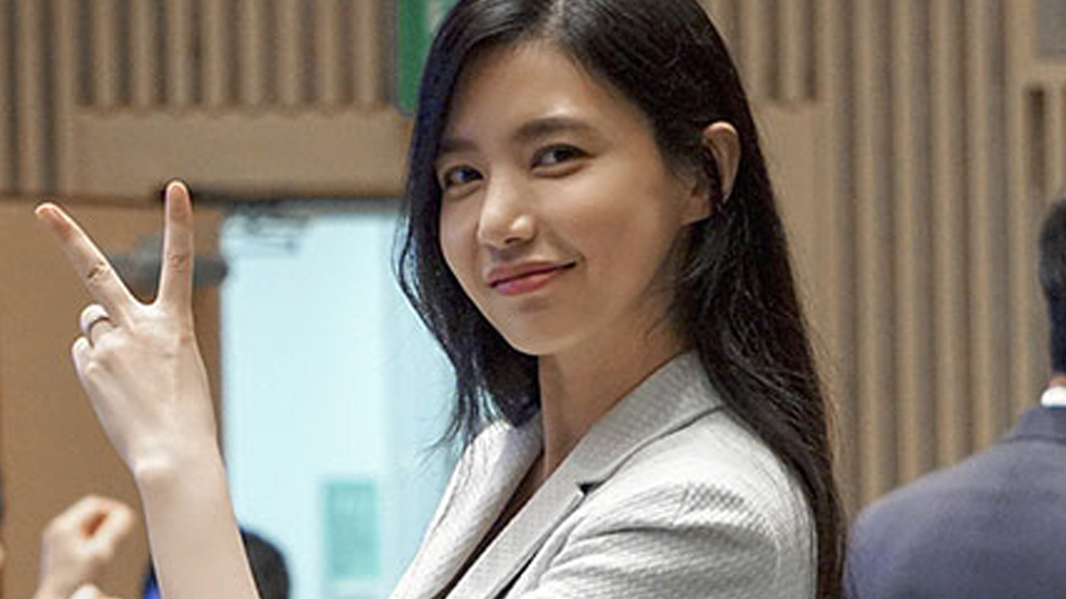 [작성 완료] 사극 촬영 때문에 결국 1년만에 연예인 남친과 결별한 여배우