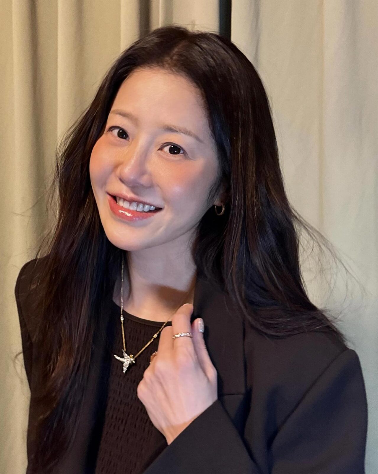 [작성 완료] 파도에 휩살리는 아역배우를 온몸으로 구한 여배우