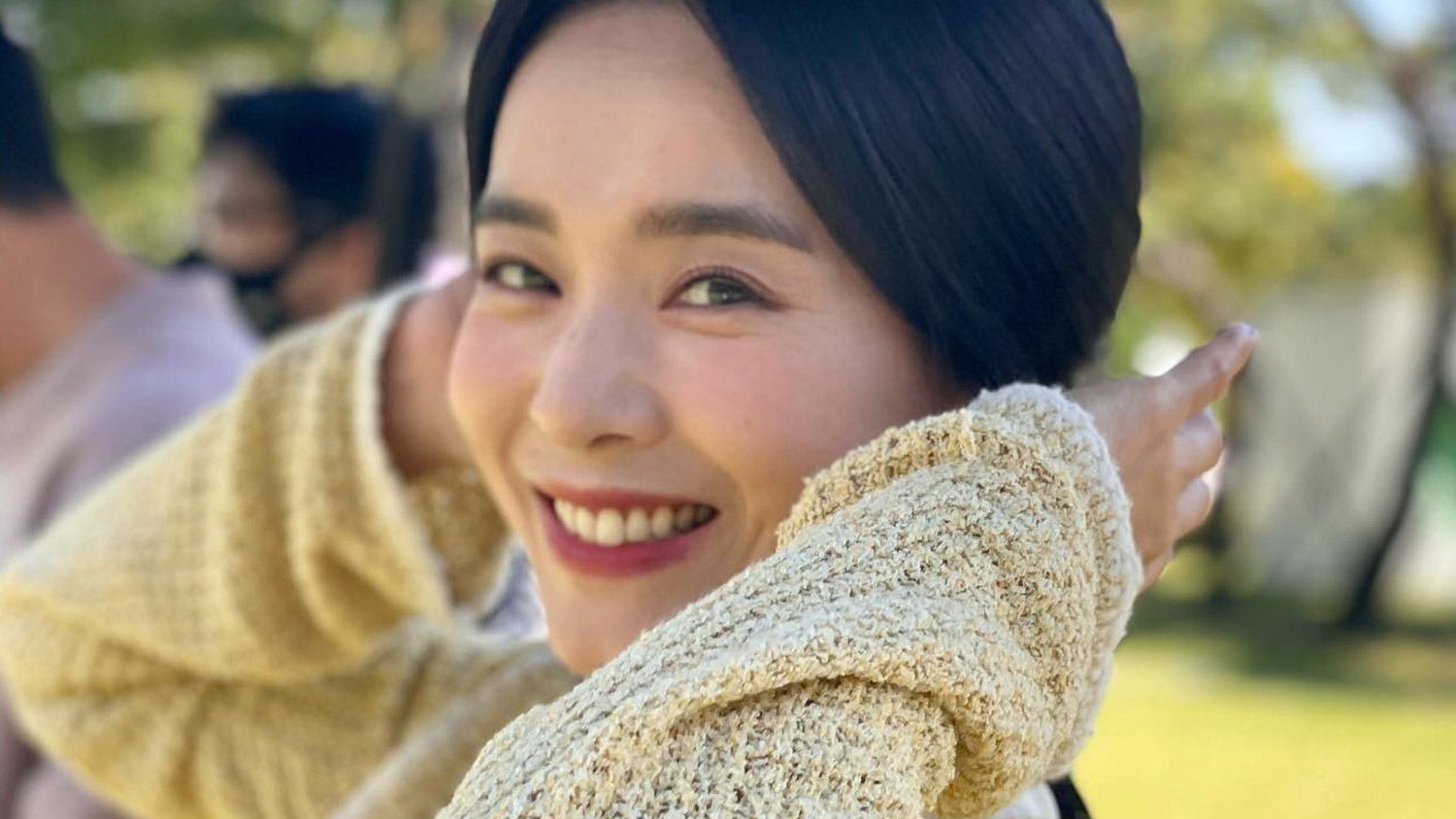 [작성 완료] 수천명이 보는 콘서트에서 갑자기 프로포즈 받아서 그대로 결혼한 여배우