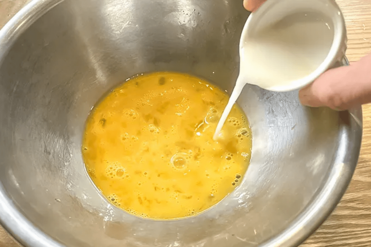 계란물에 맛소금과 우유를 소량 넣는다 / 온라인 커뮤니티