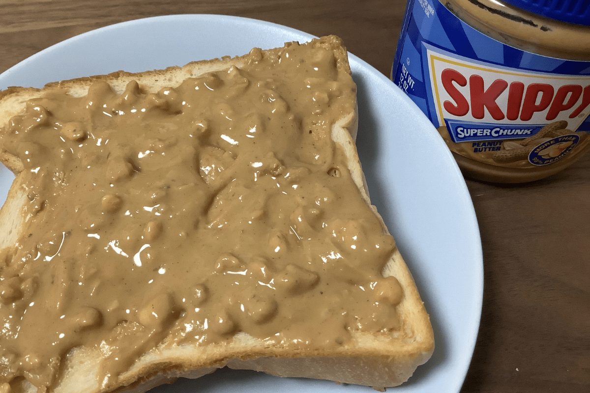 땅콩버터를 발라놓은 식빵 / 온라인 커뮤니티