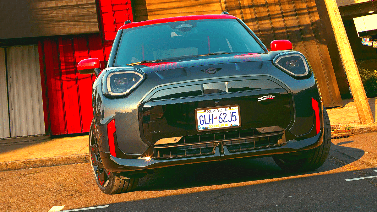벤츠 AMG 부럽지 않다… 분당 한복판에 문 연 '초호화 전용 아지트'의 정체 2 MINI 코리아 JCW 개러지