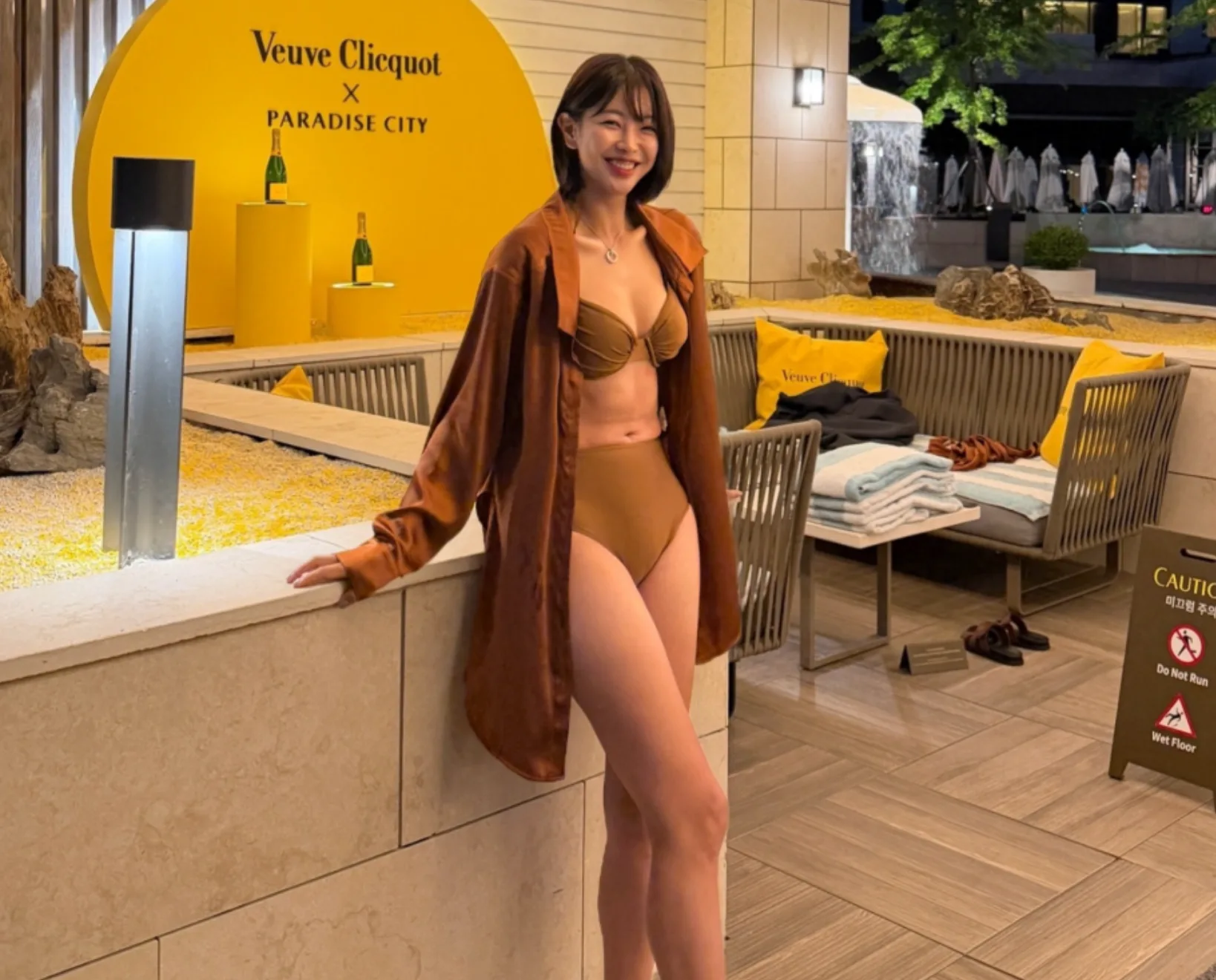 고원희 비키니 브라운 비키니 카멜 셔츠 레이어드 배우 일상 패션