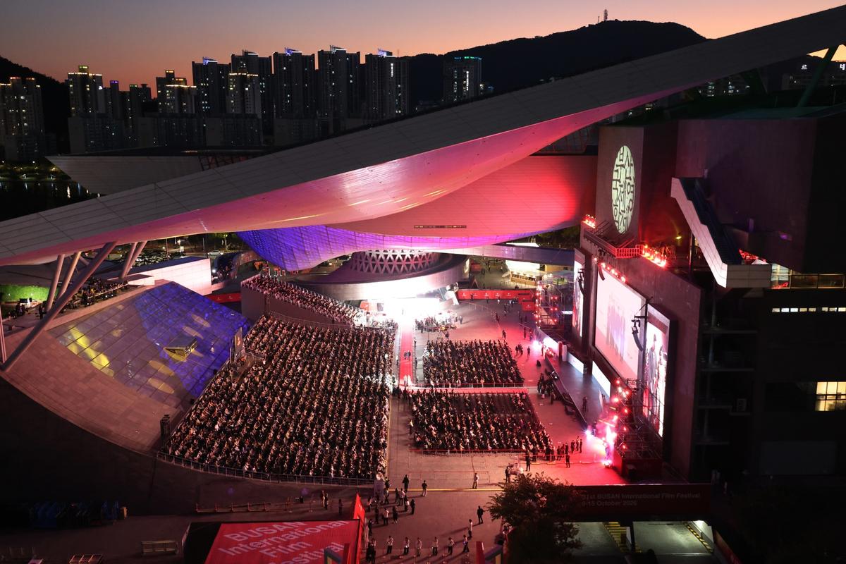 6일 부산 해운대구 영화의전당 야외극장에서 제31회 부산국제영화제 개막식이 열리고 있다. 2026.10.6