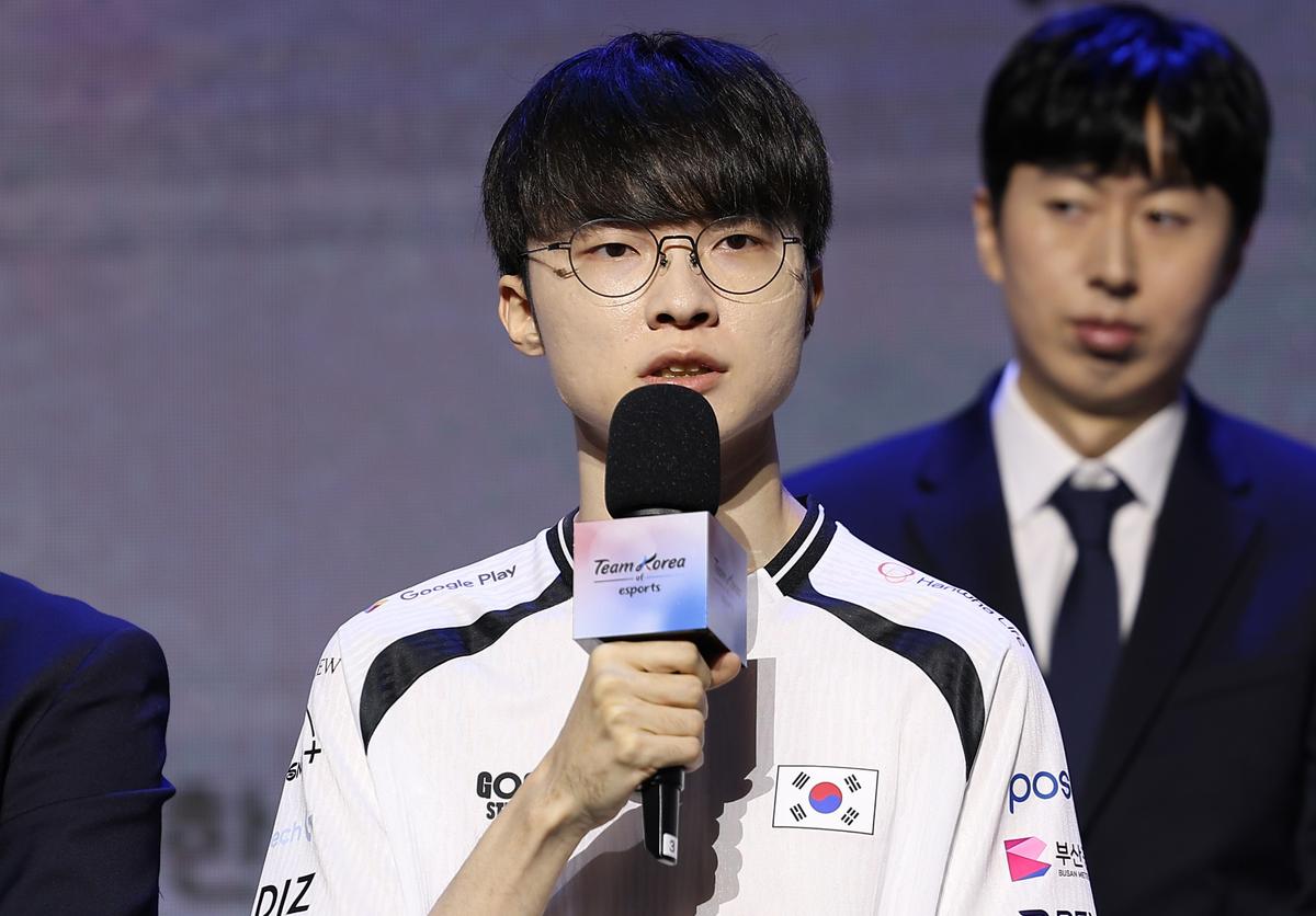아이치-나고야 아시안게임 e스포츠 대한민국 국가대표 출정식
리그 오브 레전드 종목에 출전하는 '페이커' 이상혁이 취재진 질문에 답하고 있다. 2026.8.25