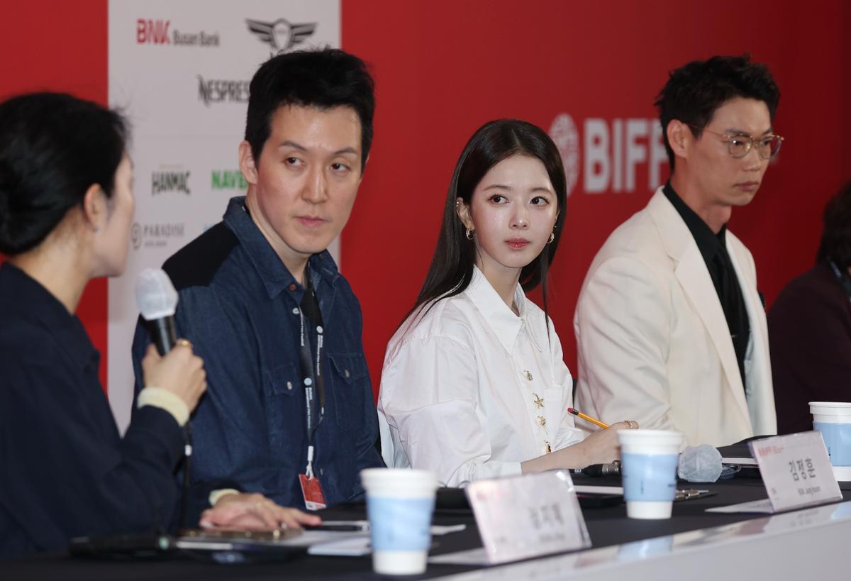 영화 '면도' 기자회견
김정훈 감독, 배우 노정의와 카사마츠 쇼. 2026.10.9