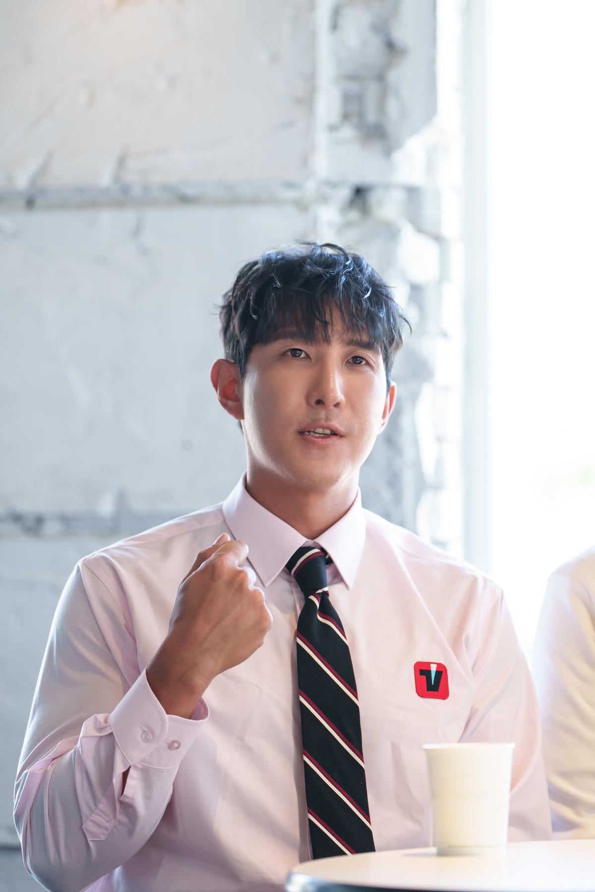 〈원수는 외야석에서♥〉 MC 황재균(사진제공=티빙)