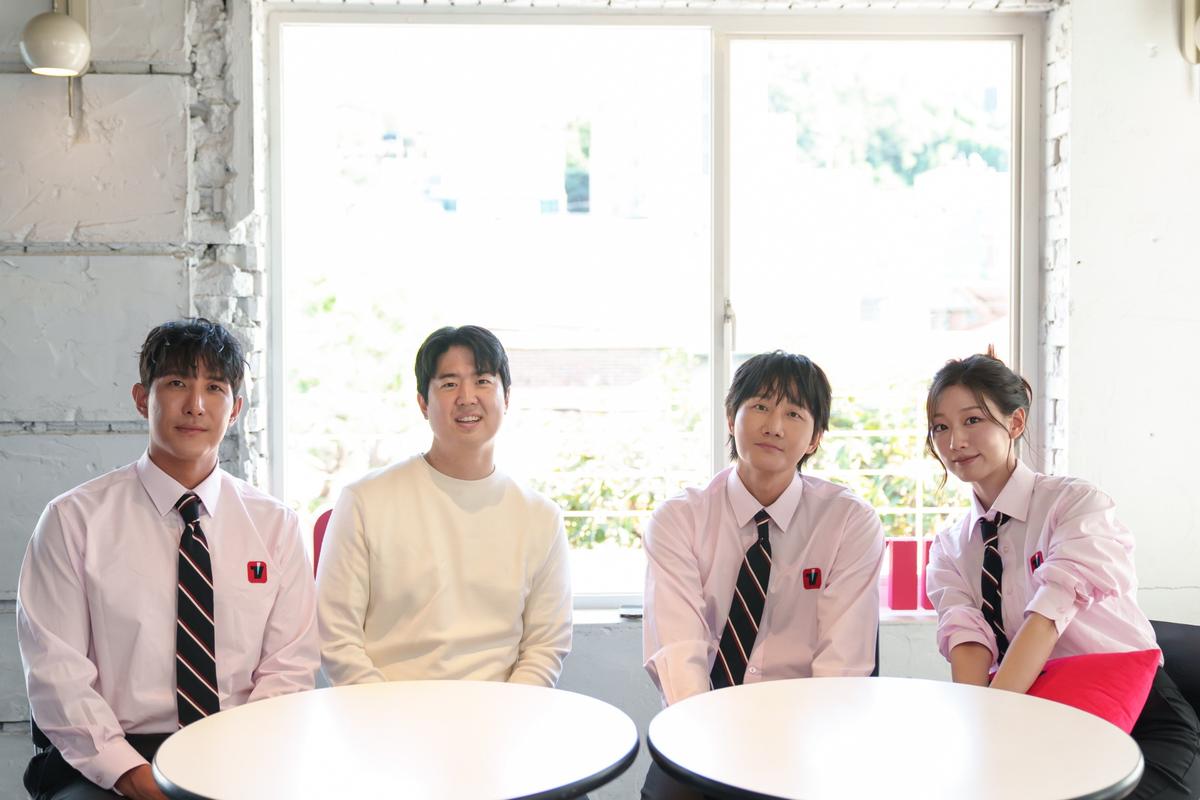 (왼쪽부터) 〈원수는 외야석에서♥〉 황재균, 이기연 PD, 이용진, 정예인(사진제공=티빙)