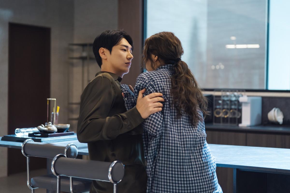 '나를 충전해줘' 김영광X채수빈 달콤짜릿 '로맨스 충전 스틸' 공개!