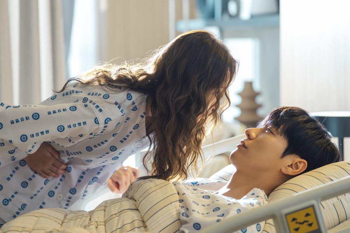 '나를 충전해줘' 김영광X채수빈 달콤짜릿 '로맨스 충전 스틸' 공개!