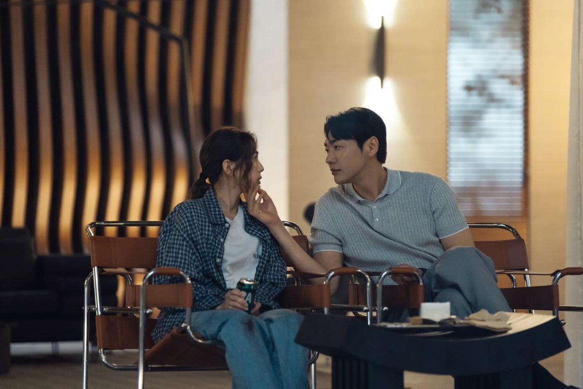 '나를 충전해줘' 김영광X채수빈 달콤짜릿 '로맨스 충전 스틸' 공개!