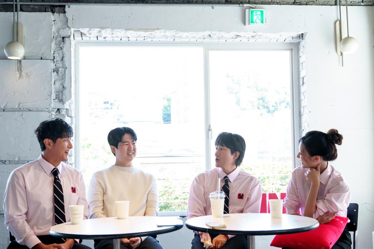 (왼쪽부터) 〈원수는 외야석에서♥〉 황재균, 이기연 PD, 이용진, 정예인(사진제공=티빙)
