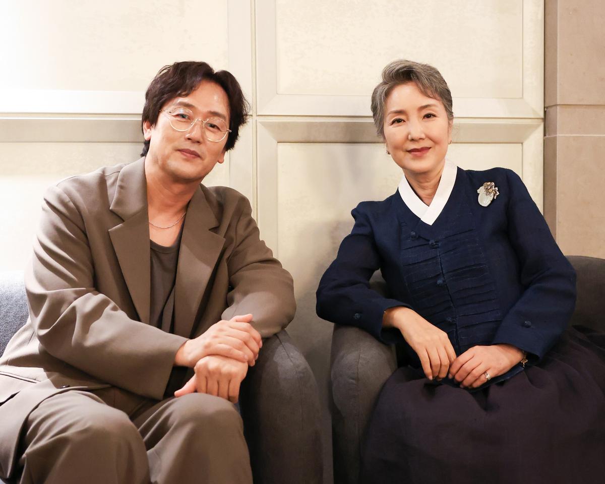 김정태 감독(왼), 배우 이휘향 (사진=스튜디오 킬러웨일)