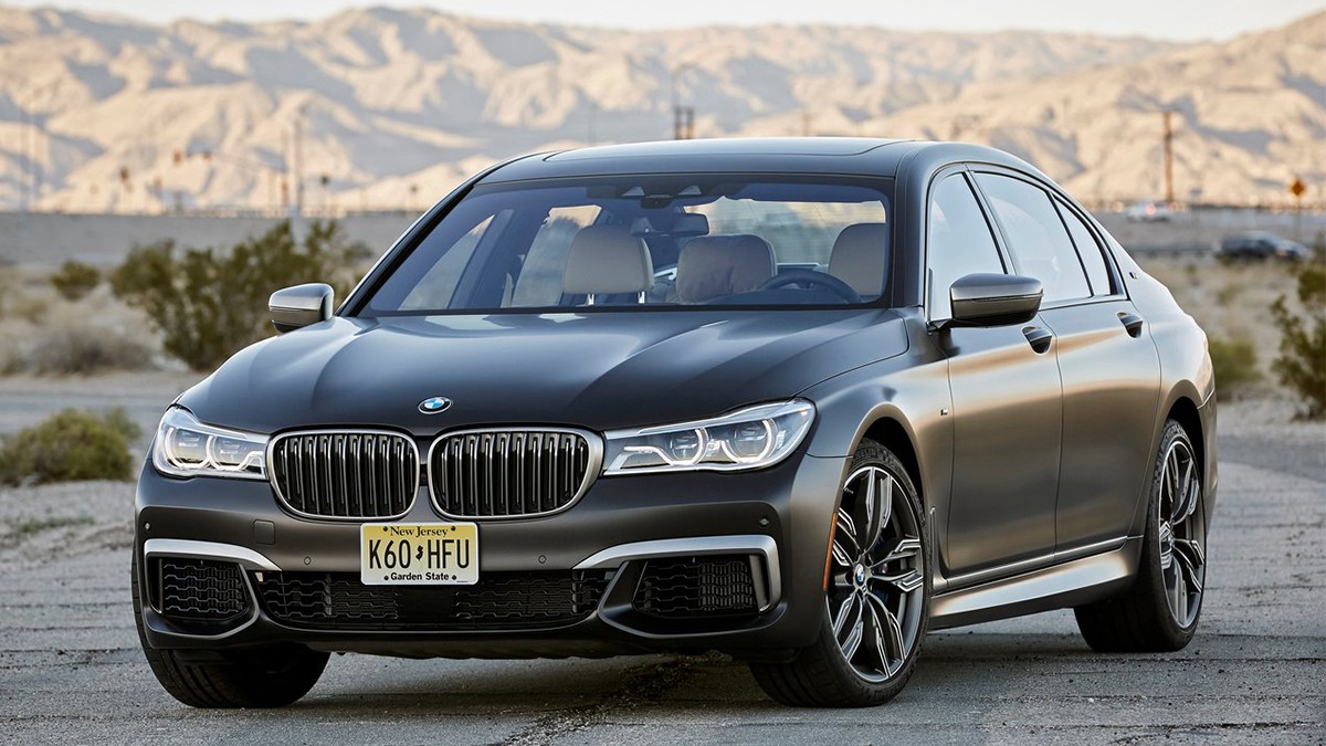 BMW M760Li 