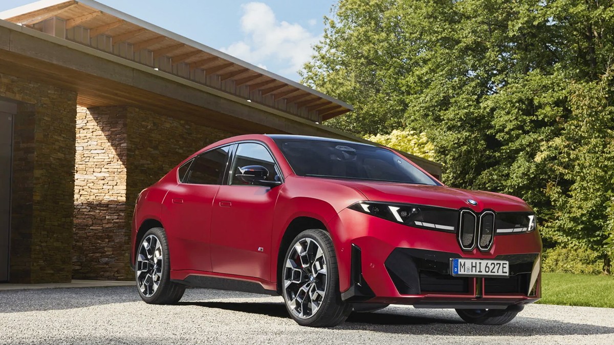 BMW iX4