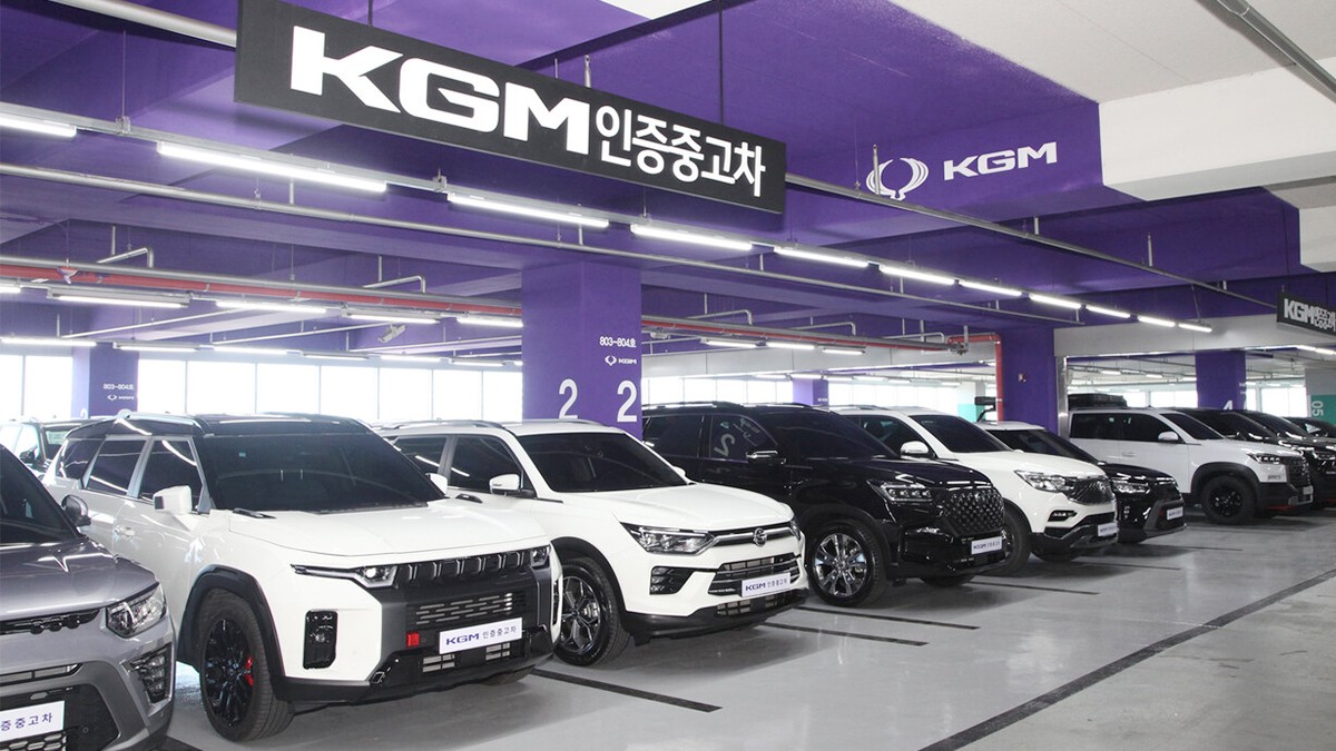 KGM 인증 중고차 전시장 모습