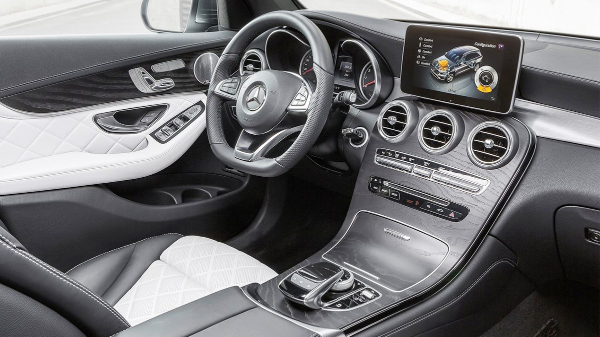 벤츠 GLC 350e 실내