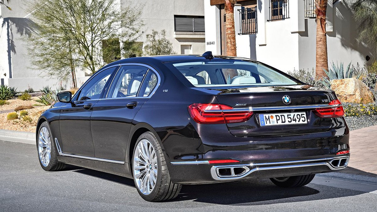 BMW M760Li 
