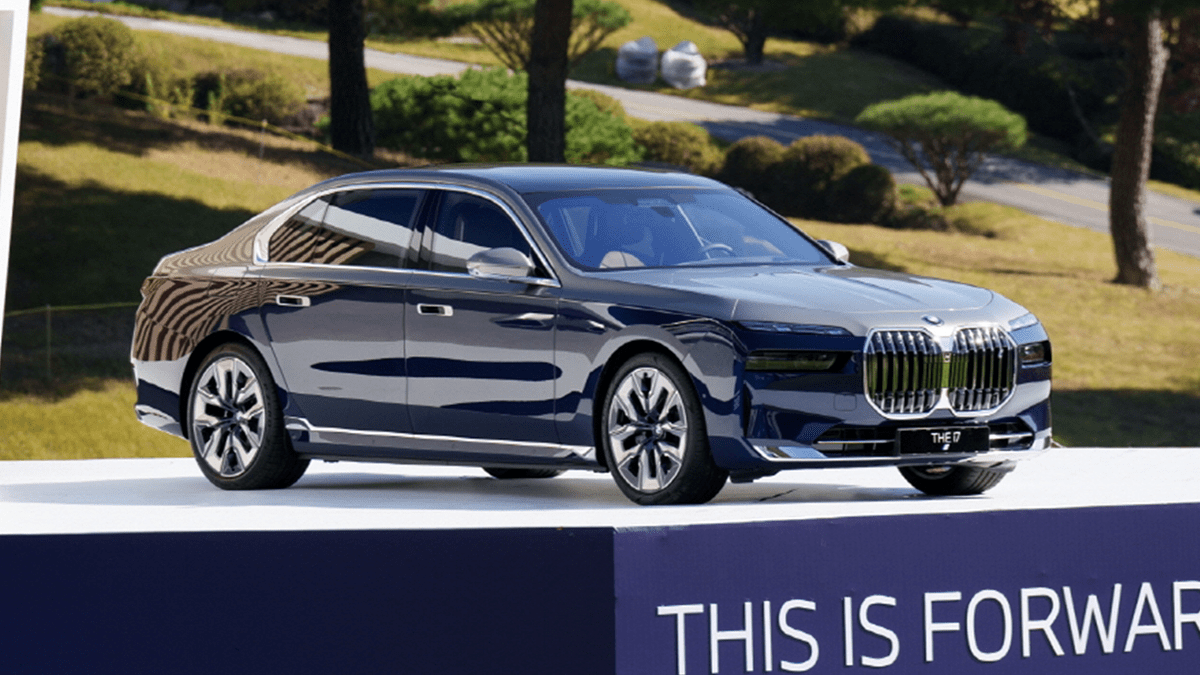 'BMW 레이디스 챔피언십 2026' 에 전시된 더 뉴 BMW 7시리즈 / 사진=bmw코리아