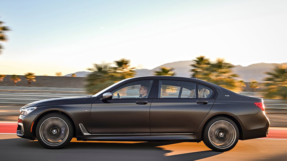 BMW M760Li