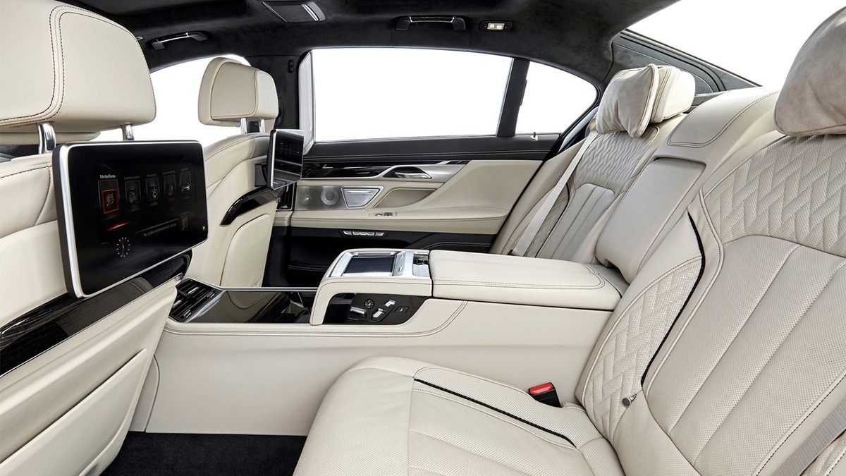BMW M760Li 실내