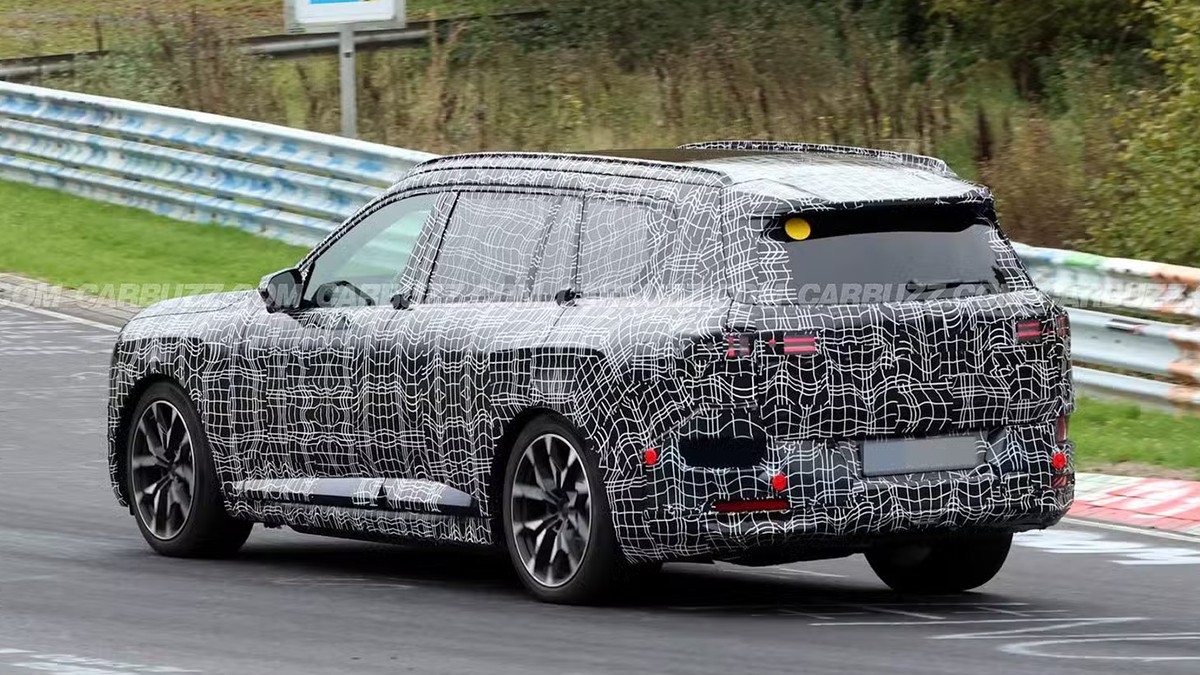 BMW iX7 스파이샷 