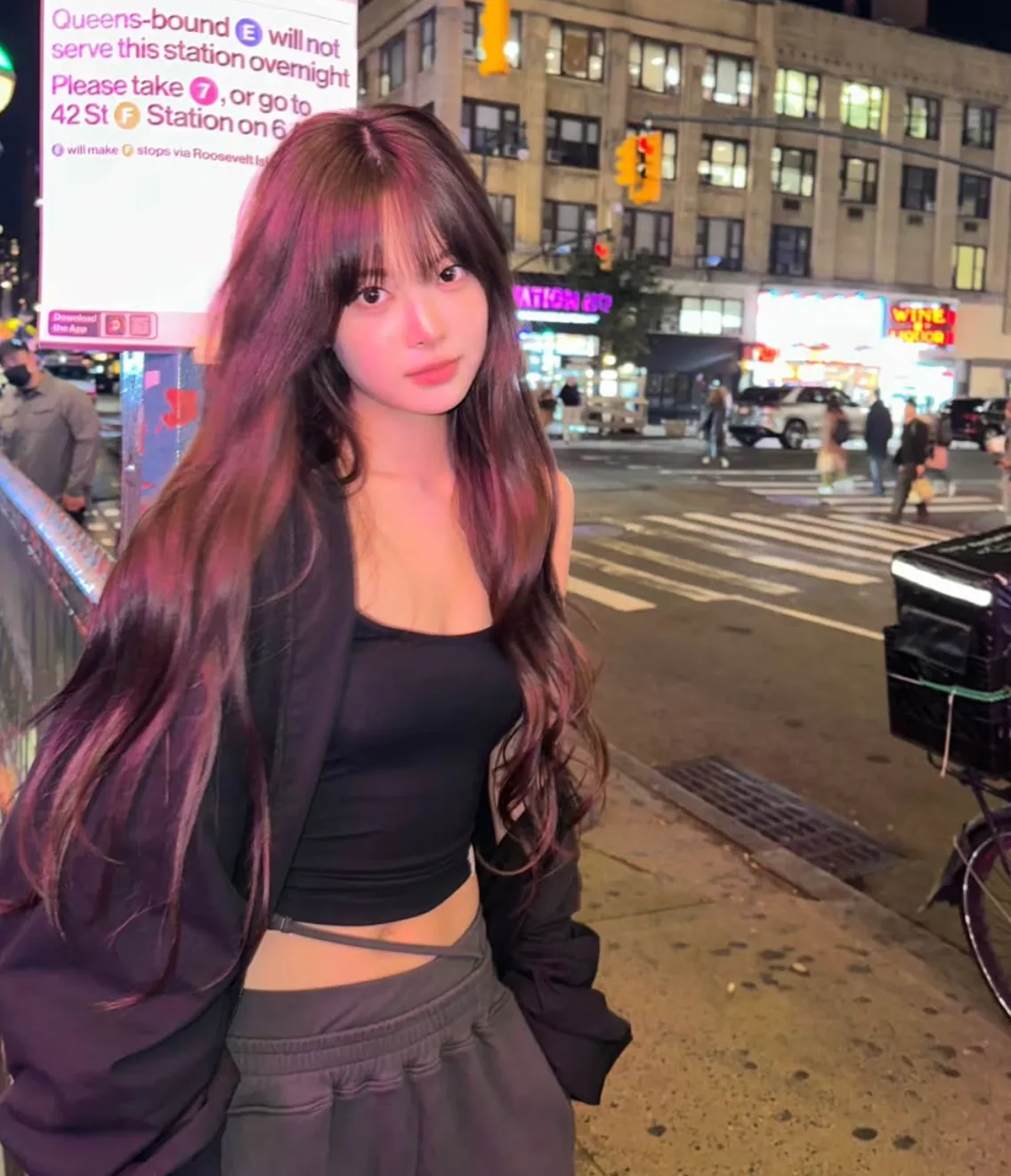 르세라핌 홍은채 어그 오버로크 스티치 롱부츠 오버핏 하의실종 패션