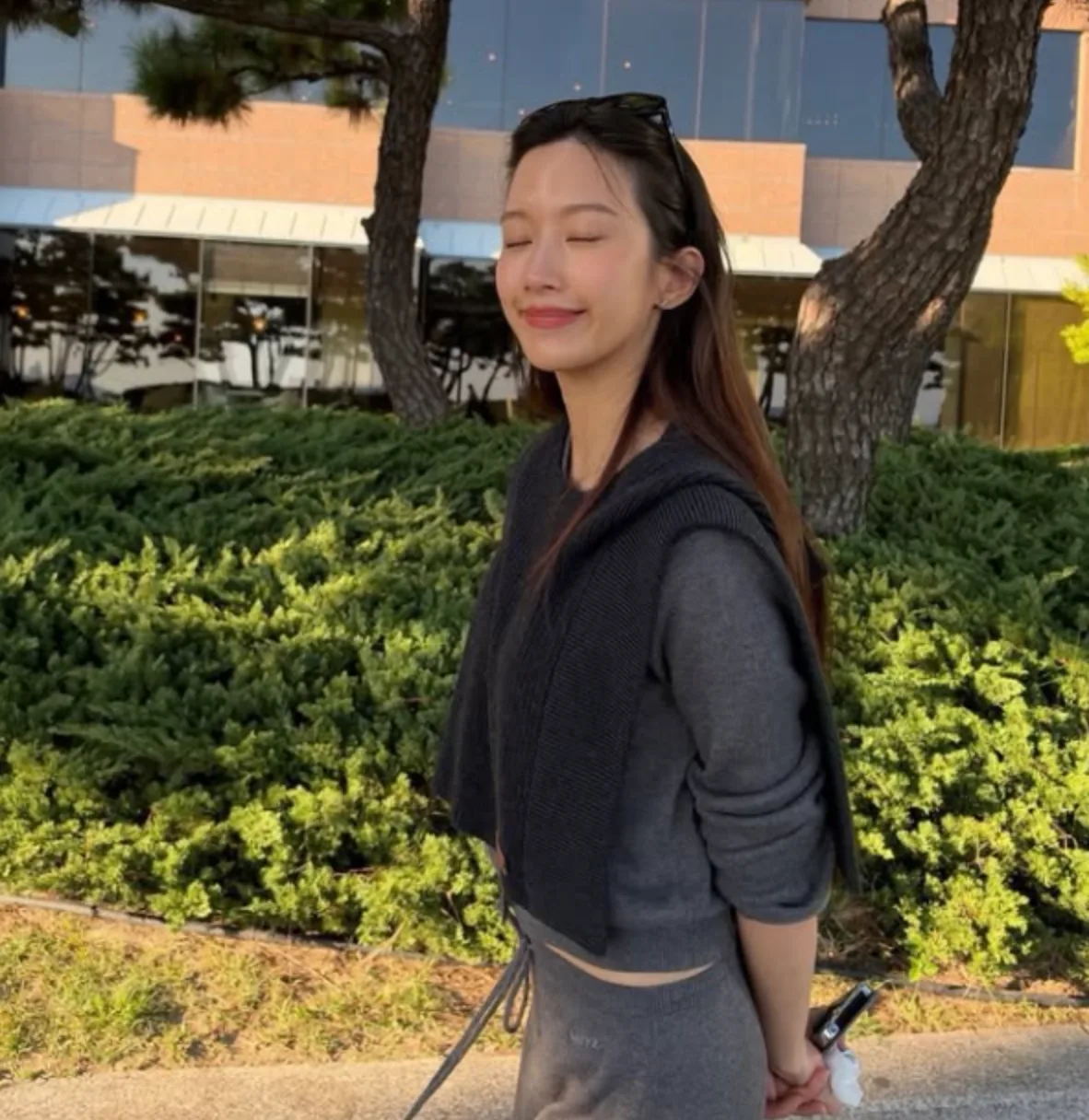 문가영 사복 패션 현백코어 레이지지 니트 가디건 스커트 셋업 이자벨마랑 베스트