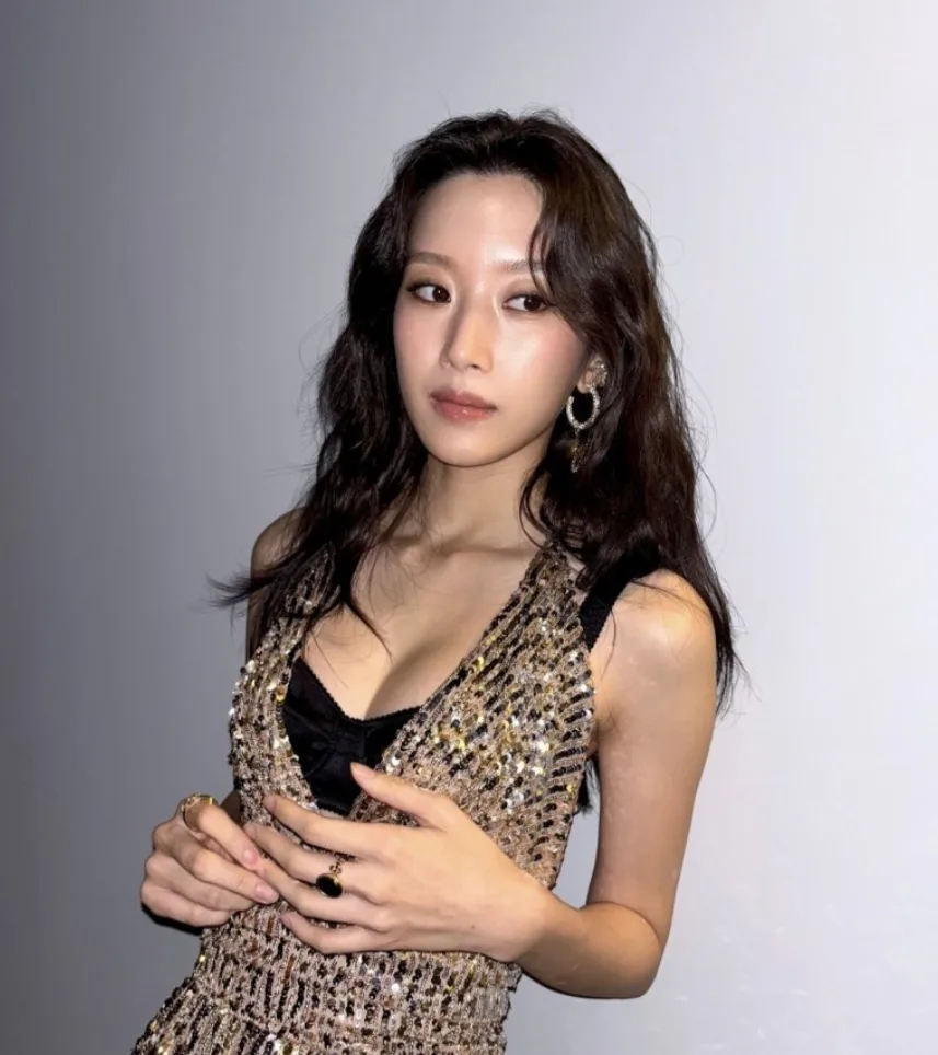 문가영 사복 패션 현백코어 레이지지 니트 가디건 스커트 셋업 이자벨마랑 베스트