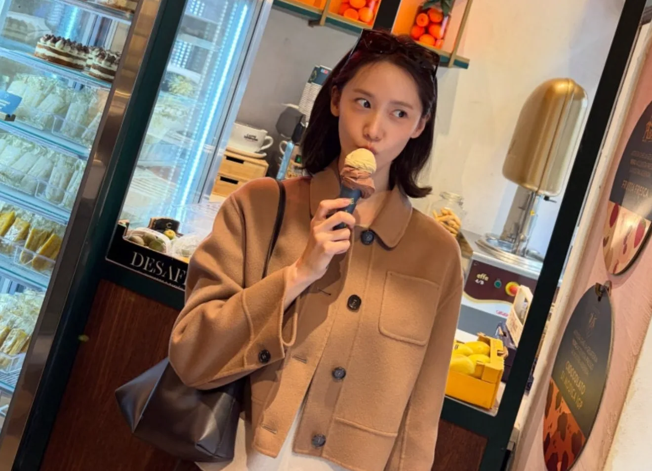 윤아 중단발 패션