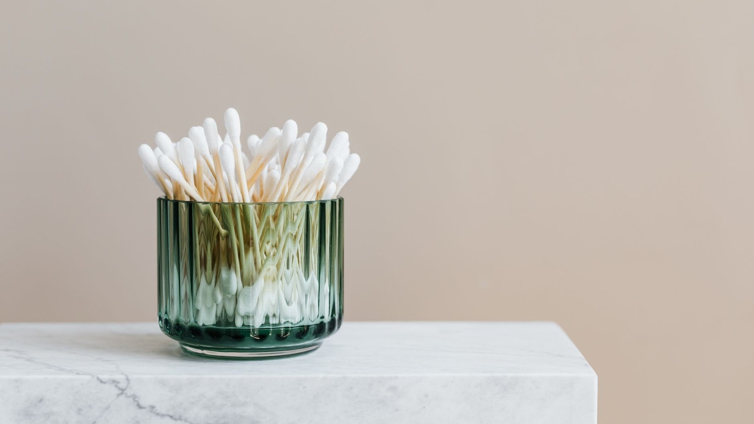 [웰니스 완료] 반드시 확인해야 할 중장년 청력 망치는 의외의 일상 습관 3가지