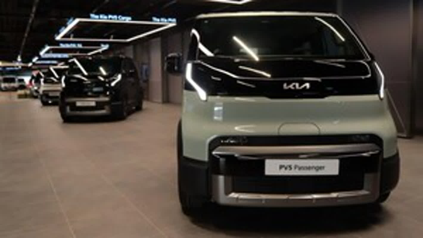 "패밀리카의 기준이 달라졌다" 기아 PV5, 카니발 제치고 영국 탑기어 '올해의 패밀리카' 선정