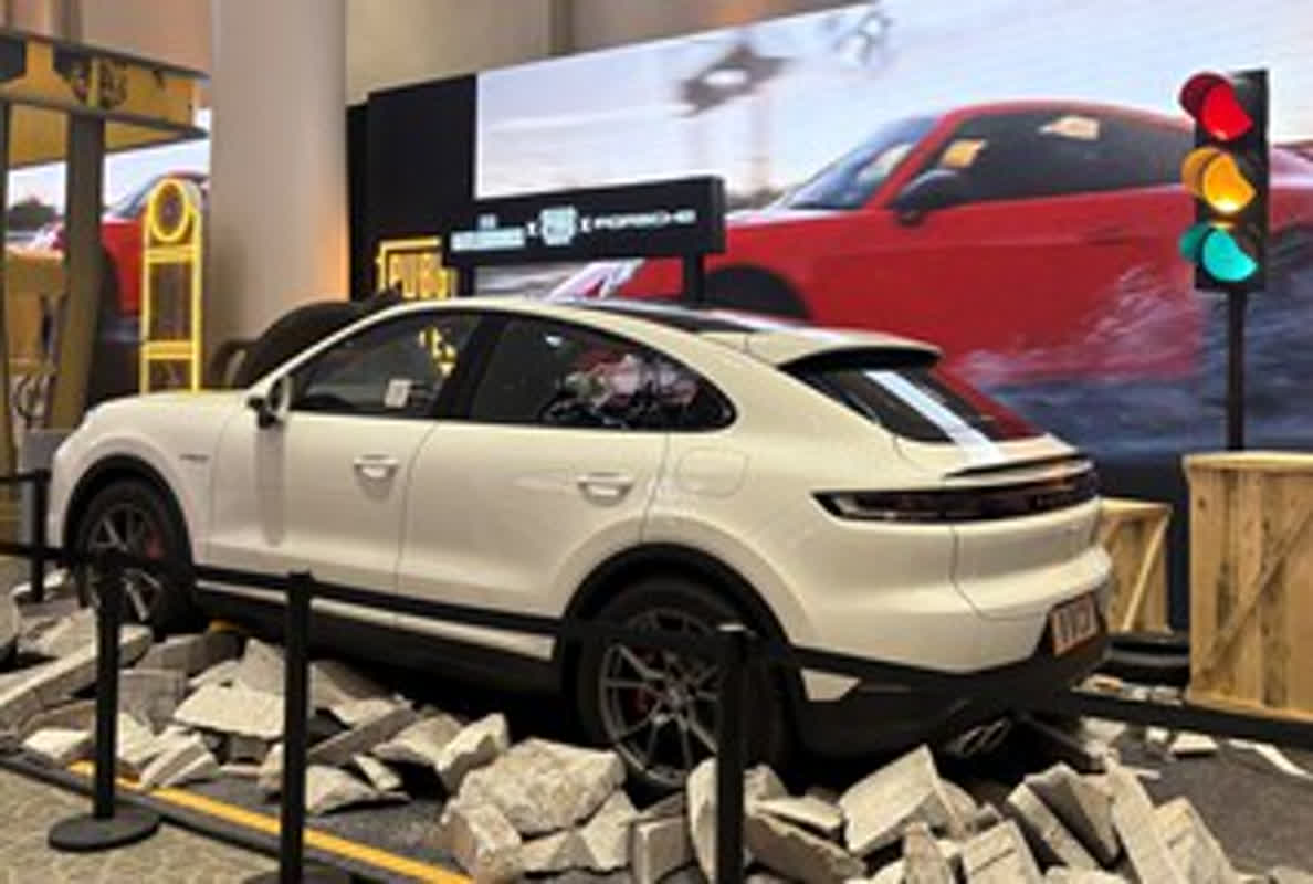 [PGC 현장] 전장의 왕, 현실 '포르쉐 오너' 된다…컬래버존서도 굉음