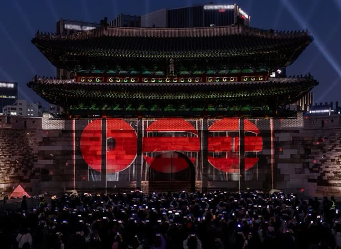 붉게 물든 숭례문, 국현미엔 파도소리…BTS가 빚어낸 ‘서울형 테마파크’의 서막