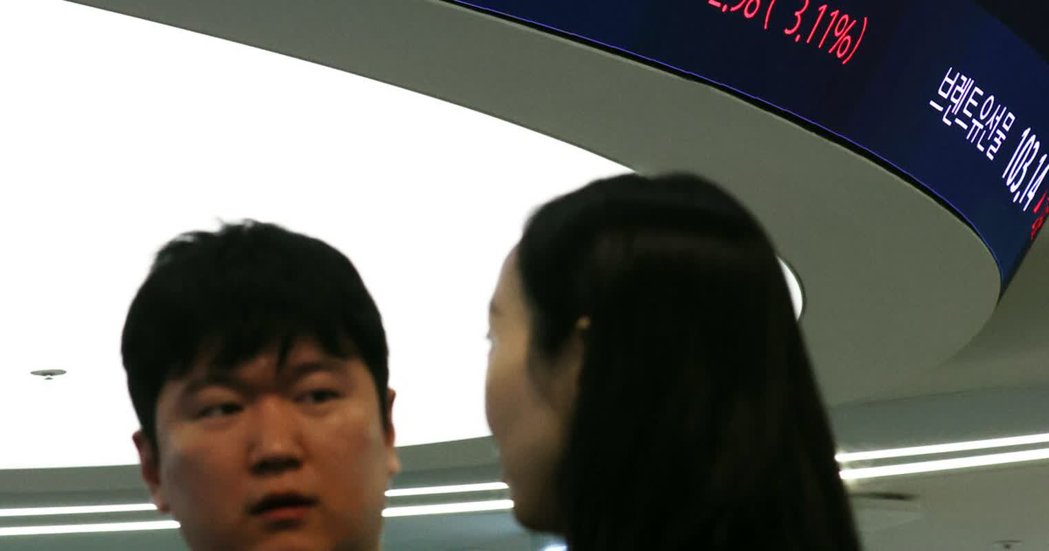 코스피, 고유가·환율 부담에 하락 전환… 코스닥도 2%↓