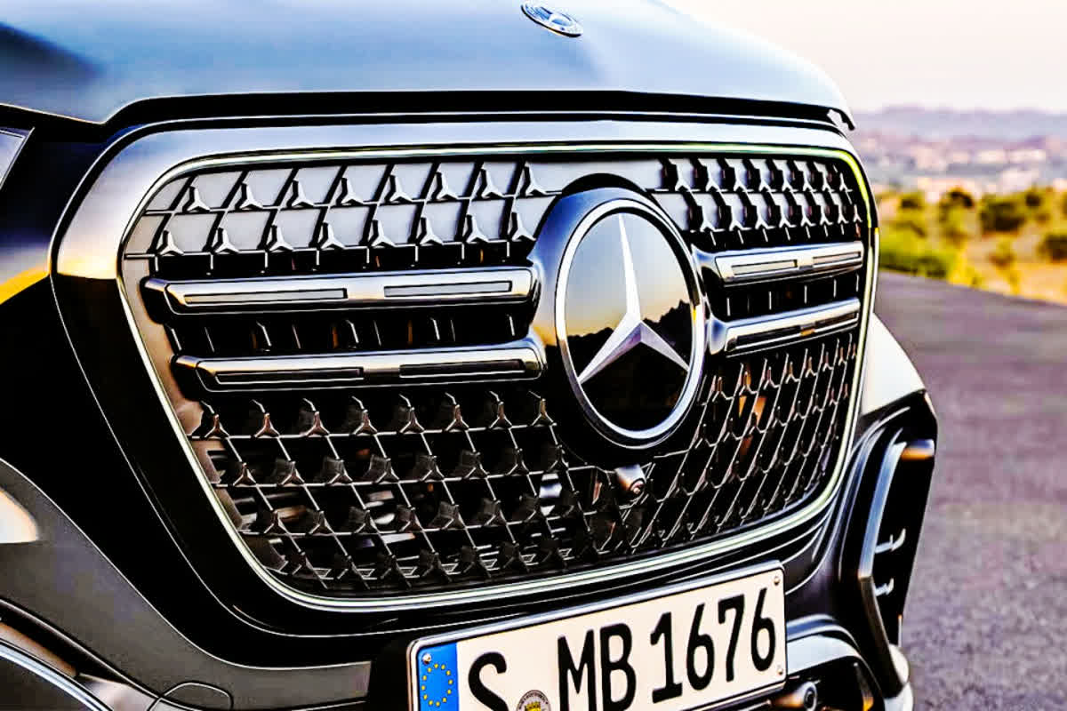 “요즘 누가 벤츠 사?” BMW에 밀리자 결국 ‘이것’ 선언했다