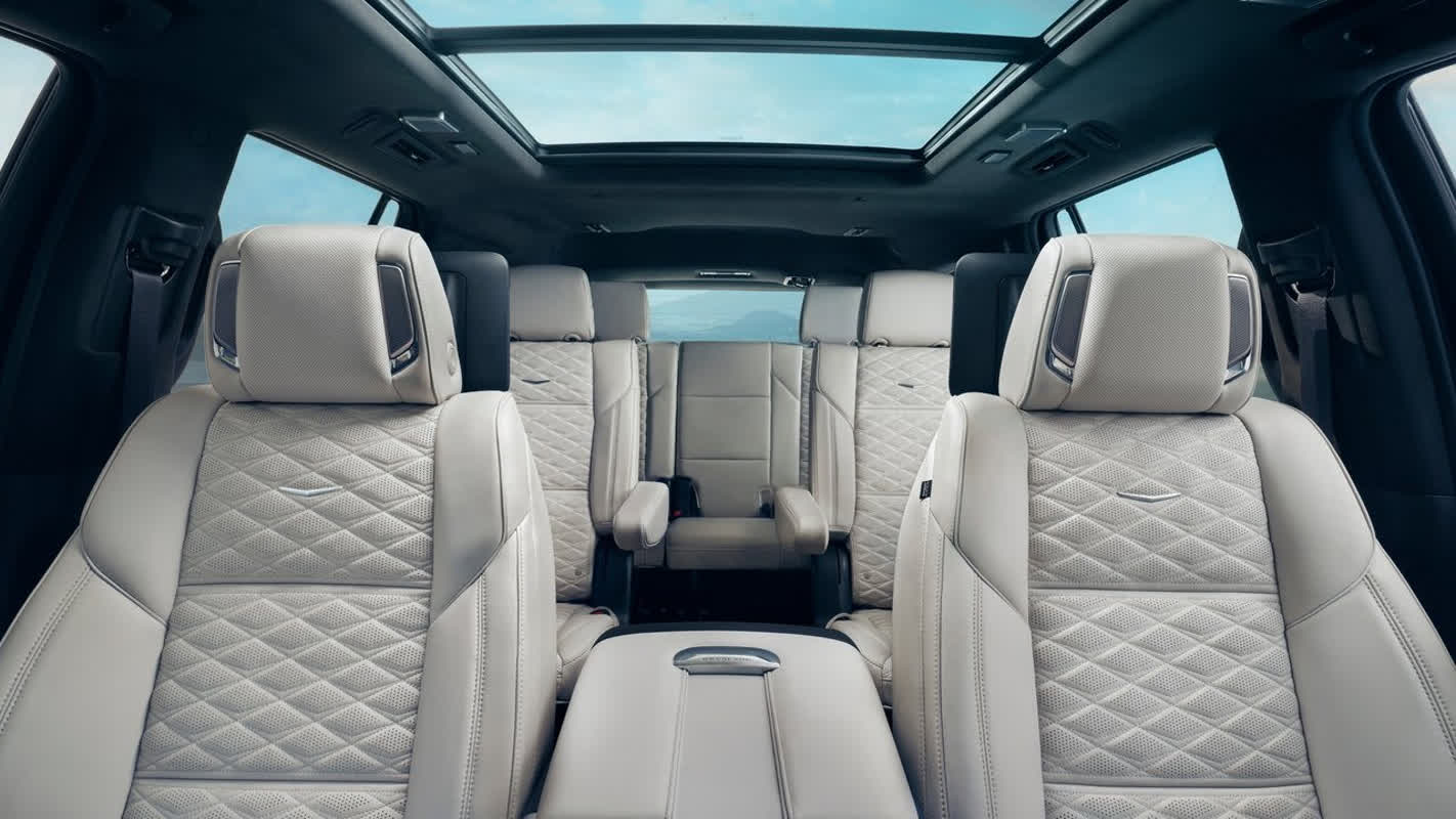 "압도적 존재감의 진화" 2026 에스컬레이드, 55인치 스크린과 티맵으로 승부수